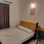 Cmn Hotel & Homestay