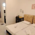 Cmn Hotel & Homestay